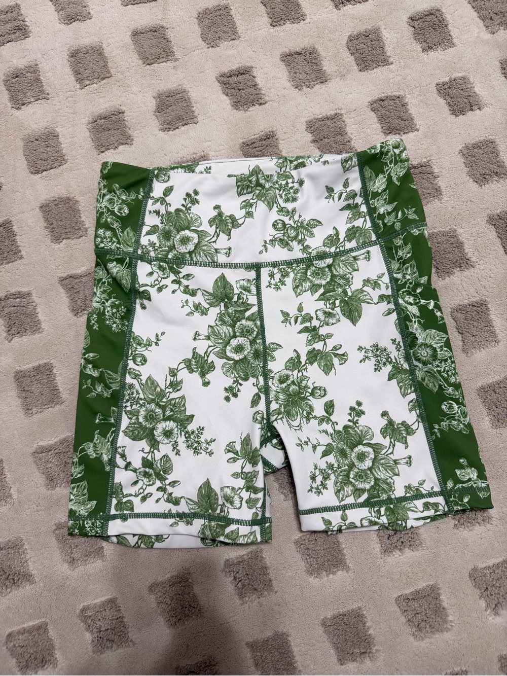 Tuckernuck Green Floral Compression Biker Shorts - Picture 2 of 5